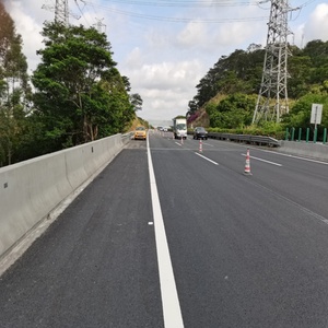 Peinture routière réfléchissante populaire en Afrique, résistante, 0% de perles de verre, pour marquage routier et circulation - Product Image 5