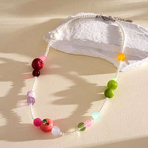 Collar con cuentas en forma de fruta para mujer, colgante redondo de resina con perlas de imitación, gargantilla, joyería de moda para uso diario - Product Image 2