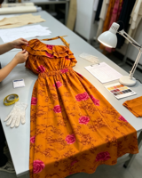 Robe plissée rétro imprimée à une épaule, taille haute élastique, coupe évasée, longueur midi, élégante et sans manches – Meilleure vente