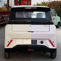 Véhicule de mobilité à quatre roues entièrement fermé, quadricycle électrique avec chauffage, climatisation et groupe motopropulseur hybride essence-électrique