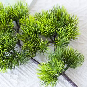 بيع بالجملة مصنع صناعي كبير الجمال البلاستيك فرع الصنوبر أوراق الصنوبر زهور اصطناعية بونساي الملحقات للترحيب - Product Image 1