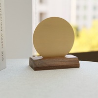 MAXERY Support de Table Rond en Laiton et Bois de Noyer de Luxe, Porte-Numéro de Table en Métal, Porte-Menu, Support Personnalisé pour Logo, Hôtel, Restaurant, Bureau