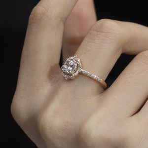 Anillo de diamantes con corte cojín de oro amarillo de 14 quilates Messi Jewelry MSR-1370 para mujer - Product Image 6