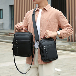Bolso bandolera impermeable OEM para hombre, de piel sintética, moderno, tipo mensajero. - Product Image 4