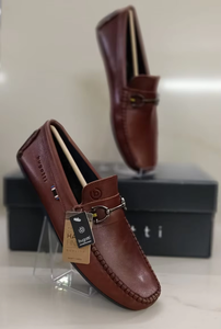 รองเท้าโลฟเฟอร์ทรงลำลองสำหรับขับรถและใส่ทำงาน ยี่ห้อ YONGGE ทำจากหนังวัว - Product Image 2