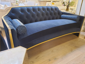 Sofá de Terciopelo Azul Moderno y Lujoso con Respaldo Acolchado para Sala de Estar, Muebles para Recepción de Hotel - Product Image 2