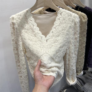 Camiseta de Malla Ajustada para Mujer, Otoño-Invierno, Forro de Piel Sintética, Capa Base de Franela con Cuello en V de Encaje, Mangas Abullonadas, Capa Interior Gruesa - Product Image 1