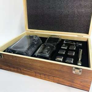 Caja de regalo de madera Premium Juego de decantadores de <span class=keywords><strong>whisky</strong></span> que incluye <span class=keywords><strong>dos</strong></span> vasos y otros accesorios - Product Image 3