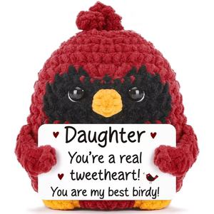 Adorno de Escritorio de Cardenal Rojo Tejido a Mano que Difunde Energía Positiva - Un Regalo Perfecto para <span class=keywords><strong>Compañeros</strong></span> de Trabajo o Amigos Cercanos - Product Image 6