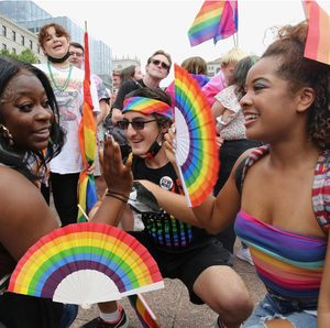 6 colores Pride Accessories Rainbow Plastic Fan 23 cm Ventilador de mano para <span class=keywords><strong>LGBT</strong></span> Pride Month Party - Product Image 6