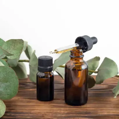 GMP Fabricant Ventes Huile essentielle biologique Huile d'eucalyptus citronné pour les infections de la peau, les ulcères et les plaies.