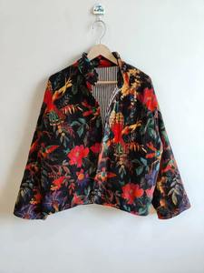 Chaqueta Bomber Reversible, Transpirable y Ecológica con Estampado de Jungla Color Granate, Relleno 100% Algodón, Chaqueta Corta de Invierno para Fin de Semana - Product Image 5