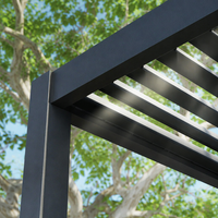 Gazebo modern bermotor dengan atap louver aluminium tahan air dan lampu LED dua warna untuk kolam renang dan teras