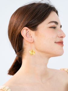 Orecchini a lampadario YXQ E368 in acciaio inossidabile dorato, orecchini con disegno floreale a lampadario - Product Image 2