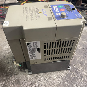 อินเวอร์เตอร์ Hitachi SJ200-022HFEF 2.2KW 380V AC สำหรับระบบอัตโนมัติในอุตสาหกรรม (พลาสติกและอะลูมิเนียม) - Product Image 4