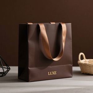 Sacs en papier kraft brun écologiques avec poignée plate, logo personnalisé imprimé, sacs de transport pour magasins de détail et vêtements - Product Image 2