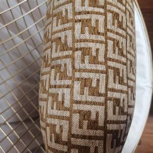 Fodera <span class=keywords><strong>per</strong></span> cuscino 45x45 in ciniglia jacquard intrecciata, morbida, con motivo classico monogramma FF, <span class=keywords><strong>per</strong></span> decorazioni di lusso <span class=keywords><strong>per</strong></span> la casa e l'hotel - Product Image 6
