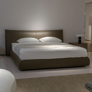 Base de Cama Moderna Minimalista Tapizada en Cuero Marrón, Tamaños King y Queen, Cabecero Curvo para Dormitorio - Product Image 1