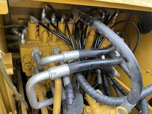 รถขุดมือสอง CAT320D2 CAT320 CAT320D ขนาด 20 ตัน พร้อมใช้งาน ชั่วโมงการใช้งานน้อย แรงขุดทรงพลัง รถแทรกเตอร์สำหรับงานหนัก เครื่องยนต์และเกียร์สภาพดี - Product Image 5