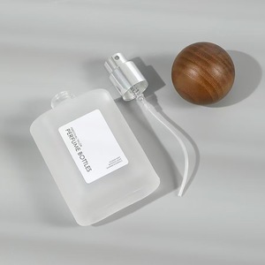 Vente flash - Flacon pulvérisateur en verre givré 30ml 50ml avec bouchon en bois, flacons de parfum rechargeables - Product Image 2