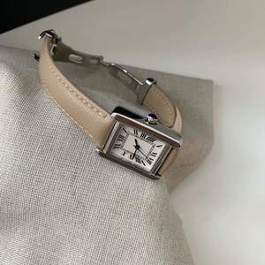 Reloj de Pulsera Cuadrado Clásico Plateado y Negro, Reloj de Cuarzo de Lujo, Elegante Reloj Analógico para Mujer, Uso Profesional - Product Image 2