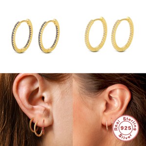 Boucles d'oreilles créoles ROXI minimalistes en argent sterling S925 avec pierres de zircon colorées pour femmes - Product Image 4
