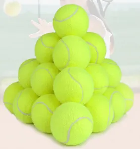 Prezzo di fabbrica su misura di colore di gomma cane giocattoli interattivi da masticare Pet palla da Tennis per la formazione