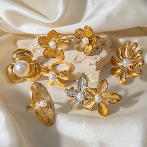 Anillos de Perlas de Moda en Acero Inoxidable 316L con Baño de Oro Fino de 14k y 18k que No se Deslustran para Mujer - Product Image 3