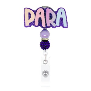 Porte-badge en acrylique avec initiales à paillettes violettes et pendentif perlé - Product Image 4