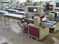 Machine d'emballage automatique horizontale pour barres chocolatées, bonbons, cacahuètes, barres granola