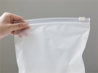 Sacs à vêtements personnalisés imprimés, refermables, recyclables, mats et givrés, avec logo, en plastique transparent, pour T-shirts et chaussettes