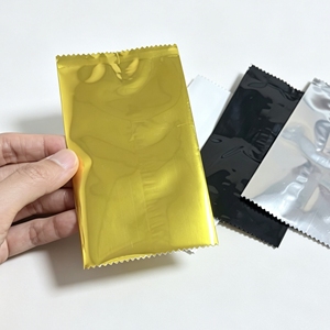 Sachets personnalisés en aluminium avec fermeture arrière pour cartes TCG, emballage de boosters, sacs mystères pour cartes à collectionner, pochettes surprises pour cartes de jeu - Product Image 1