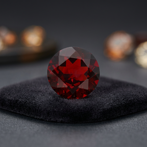 Granate Rojo Zambiano/Almandina Natural Brillante de 11 mm, Certificado IGI, 6.00 Quilates, Precio de Fábrica al por Mayor, Alta Calidad, Facetado, Suelto - Product Image 3