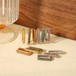 Pendientes de aro en forma de U geométricos, de acero inoxidable con baño de oro de 18K y diamantes incrustados, para mujer, uso diario. - Product Image 2