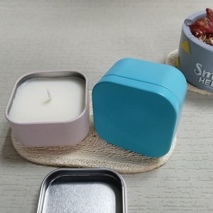 Vente en gros de <span class=keywords><strong>bougies</strong></span> parfumées en cire de soja de marque privée cadeau faveurs de mariage <span class=keywords><strong>bougies</strong></span> de luxe en étain pour la déco et Noël - Product Image 4