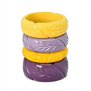 Brazaletes de Resina Tallados a Mano con Diseño de Plantas, Amarillo y Morado, Calidad Premium, Joyería Unisex de Moda para Mujer - Product Image 1