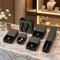 Boîtes à bijoux en papier personnalisées de luxe en gros, avec logo, bon marché, pour bracelets, colliers, emballage de bijoux