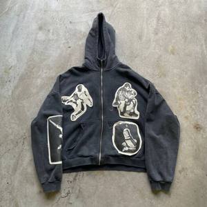 Sudadera con capucha para hombre, estilo streetwear francés, Y2K, grunge, lavado ácido, con bordes sin rematar, patchwork gráfico, con cremallera. - Product Image 1