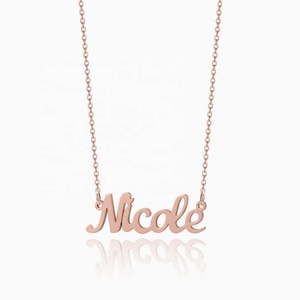 Regalo para <span class=keywords><strong>Abuela</strong></span>: Elegante Collar con Letra de Ala de Ángel Chapado al Vacío y Micro Pavé, Ideal para Propietarias de Boutiques - Product Image 3
