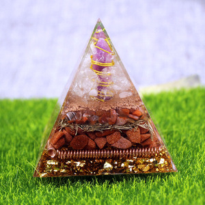 Pyramide en résine époxy avec copeaux de cristal, ornement de bureau, décoration d'intérieur, pilier en jade violet, pagode à trois étages - Product Image 4