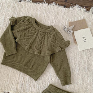 秋冬ベビーラウンドネックセーター無地ベビーセーターカーリーぬいぐるみショールフリルトップショーツ2点セット - Product Image 5