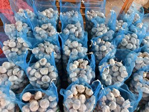 Compre ajo al por mayor de China, precio por kg (4,5 cm-6,5 cm/paquete en cartón/bolsa) para importación/exportación, recién llegados - Product Image 3