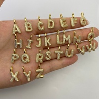 Vente en gros de breloques alphabet A-Z plaquées or 18 carats, breloques lettre initiale en zircon