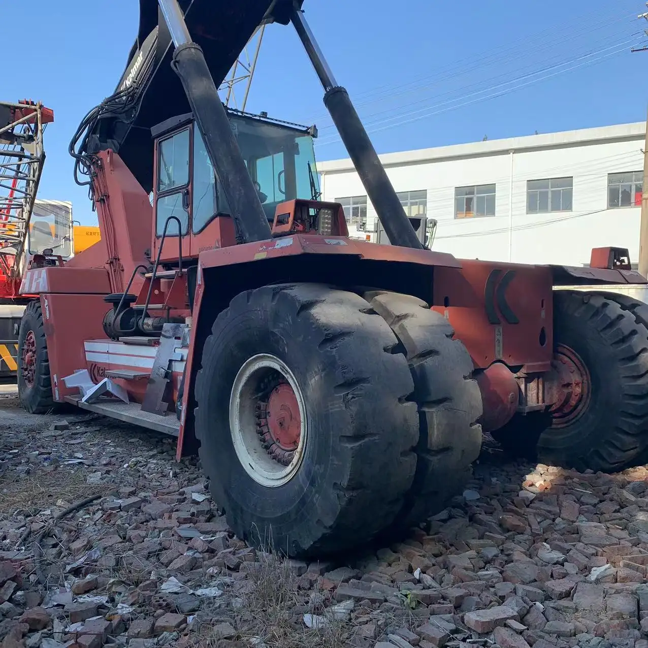 China Kalmar carretilla elevadora 45 toneladas alcance apilador grúa hidráulica elevador para contenedor SRSC45H1 apilador