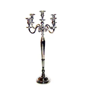 Alta demanda, candelabro de metal de alta durabilidad, candelabro para decoración de mesa disponible al mejor precio