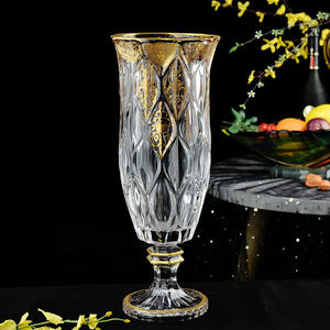 Boheemse luxe gouden decal bloemenvaas met kristallen glazen voet voor bruiloft of huisdecoratie, geschikt voor verjaardagstafel. - Product Image 2