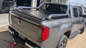 Copertura avvolgibile elettrica retrattile per cassone <span class=keywords><strong>Amarok</strong></span> Ranger in lega di alluminio con luci LED e tecnologia anti-pizzicamento - Product Image 2