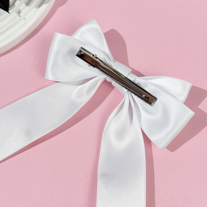 Noeud pour cheveux pour la Saint-Valentin - Grand noeud en satin avec des imprimés de cœur rouge, accessoire pour cheveux Love Behind Back, 3 couleurs (blanc/rose/rouge) - Product Image 3