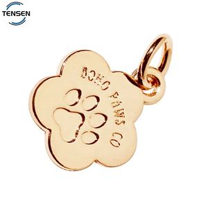 Diseño de flor personalizado Color dorado grabado nombre de la mascota etiquetas de identificación impermeable encantos de Metal para Collar de perro - Product Image 3