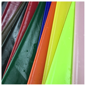<span class=keywords><strong>Tissu</strong></span> de veste en <span class=keywords><strong>duvet</strong></span> 40D brillant PU de haute qualité super imperméable en cuir verni <span class=keywords><strong>anti</strong></span>-flanelle - Product Image 1